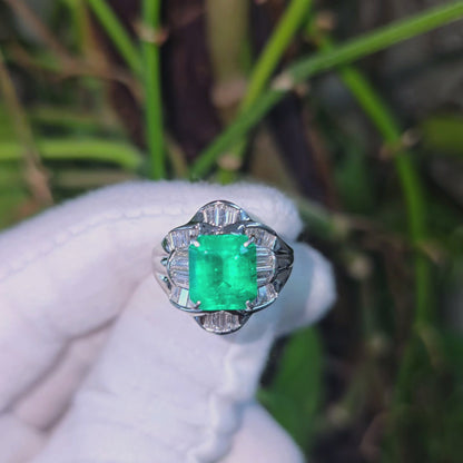 Nishio MADE IN JAPAN Certified 3.51 cts. Muzo Vivid Green Columbian Emerald Ring with Platinum 900 and White Diamonds Size US6  - R16