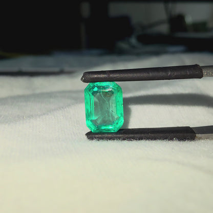 GIA Certified 1.98 cts Minor Oil Bright Green (Columbia) Emerald Octagon Shape Loose Stone LS82