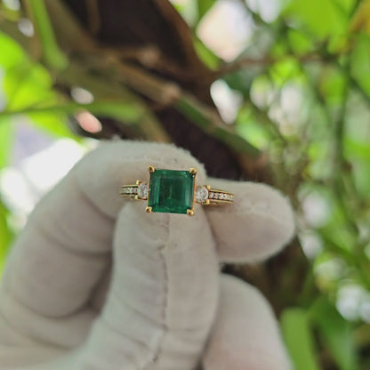 Velletri (1.95 cts.) Emerald and Natural Diamonds Ring (with 18K Yellow Gold) - Guild Certified - MR6277