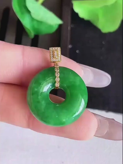Obu Round Vivid-Imperial Green Burmese A-Jadeite 21.50 mm Donut Charm Pendant (with 18K Yellow Gold and White Diamonds) - Certified