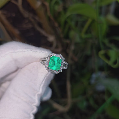 Handa MADE IN JAPAN Certified 2.34 cts. Minor Oil Vivid Green Columbian Emerald Ring with Platinum 900 and White Diamonds Size US6  - R14