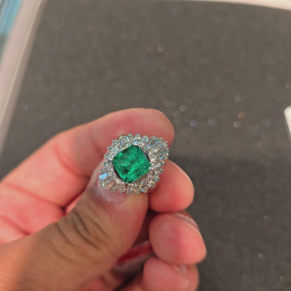 Kasugai MADE IN JAPAN Certified 3.17 cts. Vivid Green Columbian Emerald Ring with Platinum 900 and White Diamonds Size US4.5  - R15