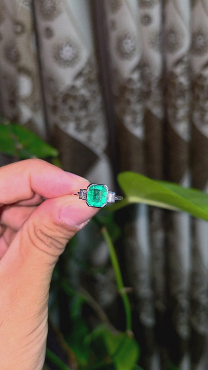 Akita MADE IN JAPAN Certified 2.41 cts. Bright Green Columbian Emerald Ring (with 18K White Gold and White Diamonds) Size US10  - R23
