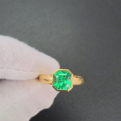 GIA Certified (F2) Choshi (Made in JAPAN) 1.61 cts. Bright Vivid Green Columbian Emerald Ring (with 18K Yellow Gold) Size US8.5  - R30