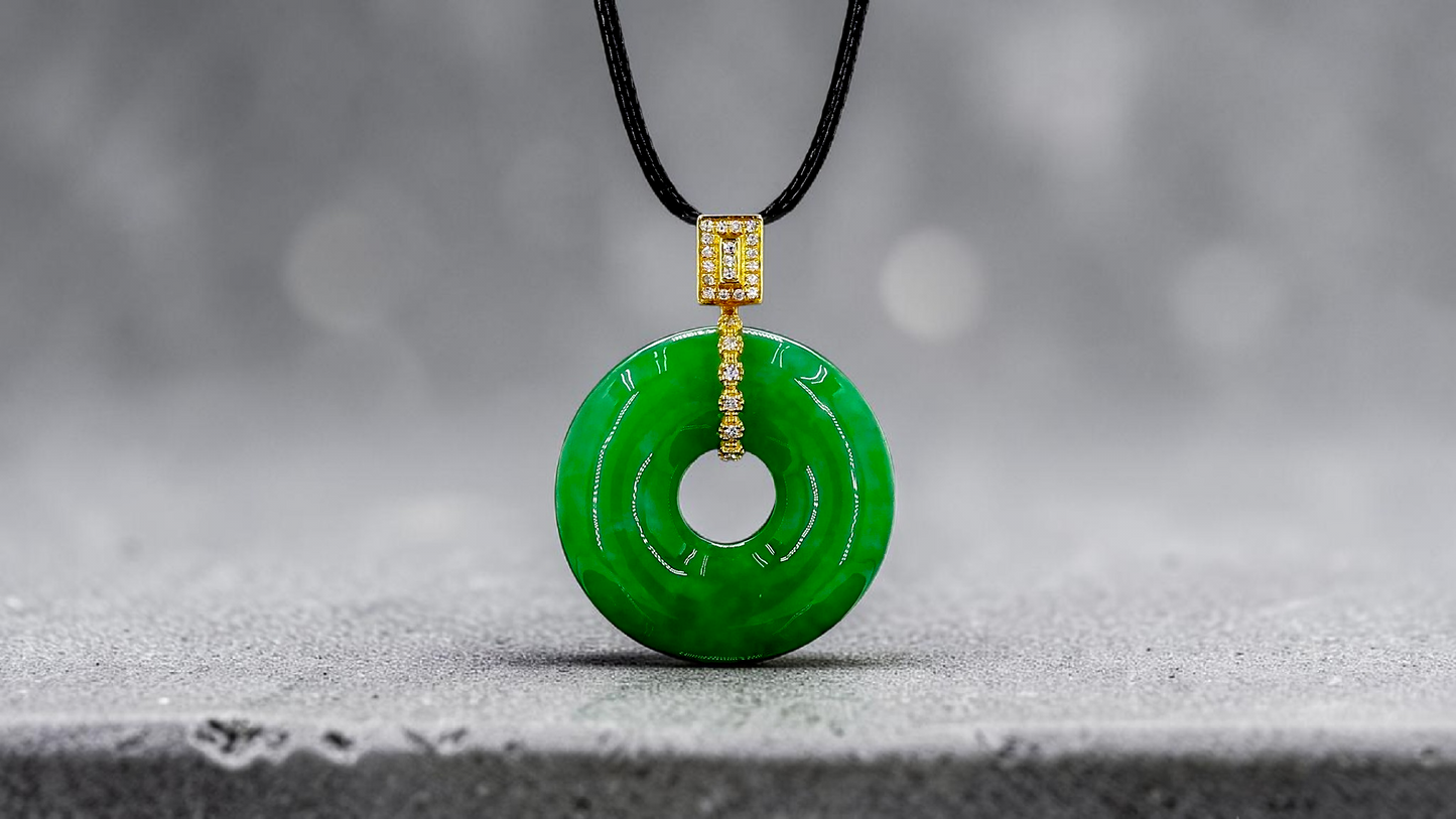 Obu Round Vivid-Imperial Green Burmese A-Jadeite 21.50 mm Donut Charm Pendant (with 18K Yellow Gold and White Diamonds) - Certified