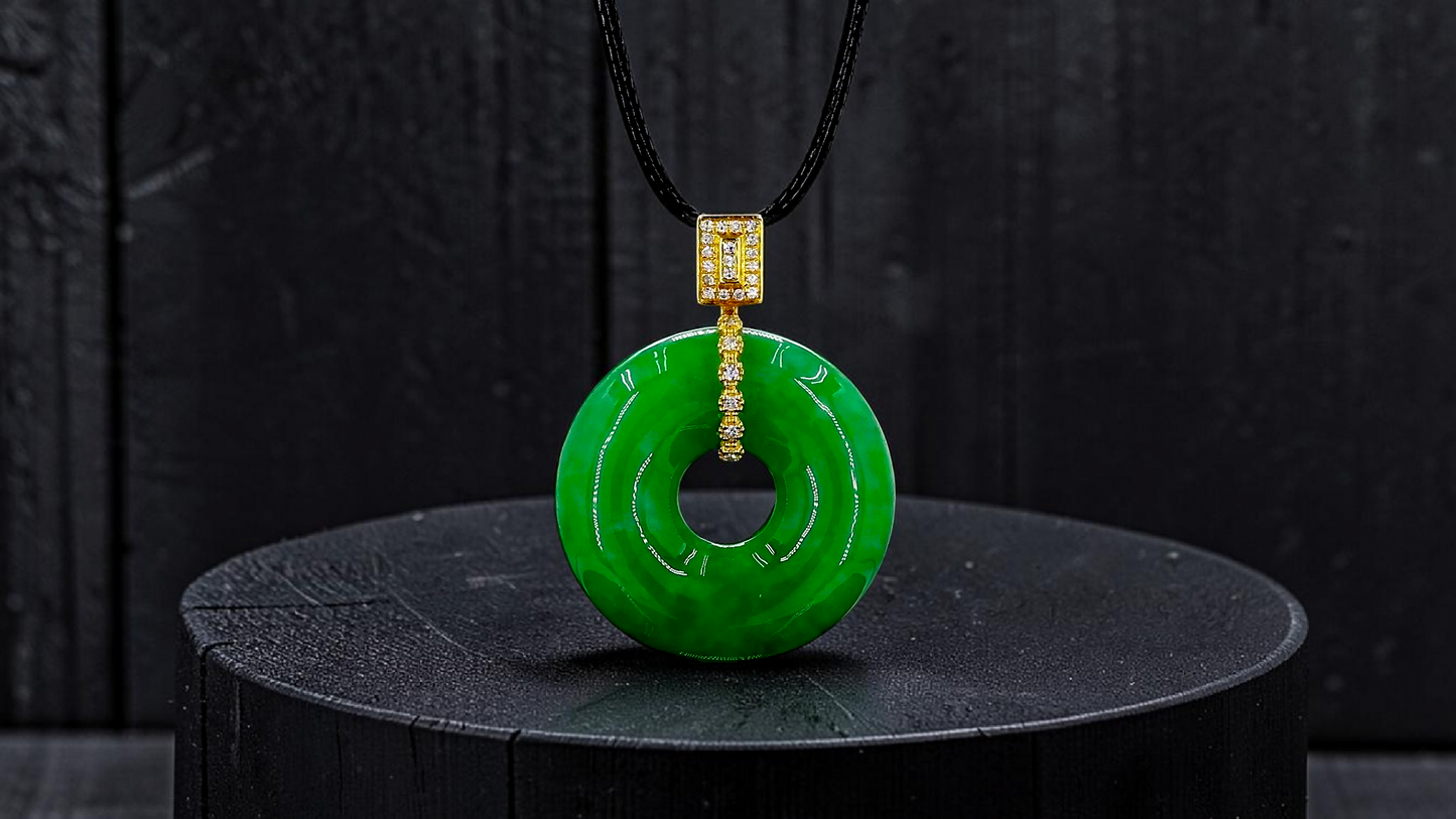 Obu Round Vivid-Imperial Green Burmese A-Jadeite 21.50 mm Donut Charm Pendant (with 18K Yellow Gold and White Diamonds) - Certified
