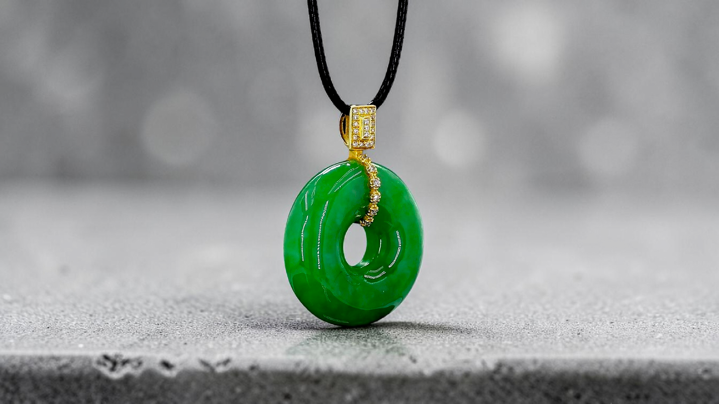 Obu Round Vivid-Imperial Green Burmese A-Jadeite 21.50 mm Donut Charm Pendant (with 18K Yellow Gold and White Diamonds) - Certified