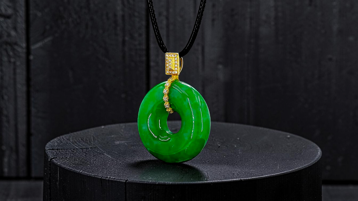 Obu Round Vivid-Imperial Green Burmese A-Jadeite 21.50 mm Donut Charm Pendant (with 18K Yellow Gold and White Diamonds) - Certified