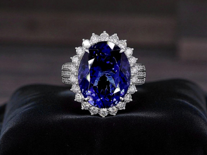Avellino (13.50 cts.) Tanzanite and Natural Diamonds Ring (with 18K White Gold) -R3955
