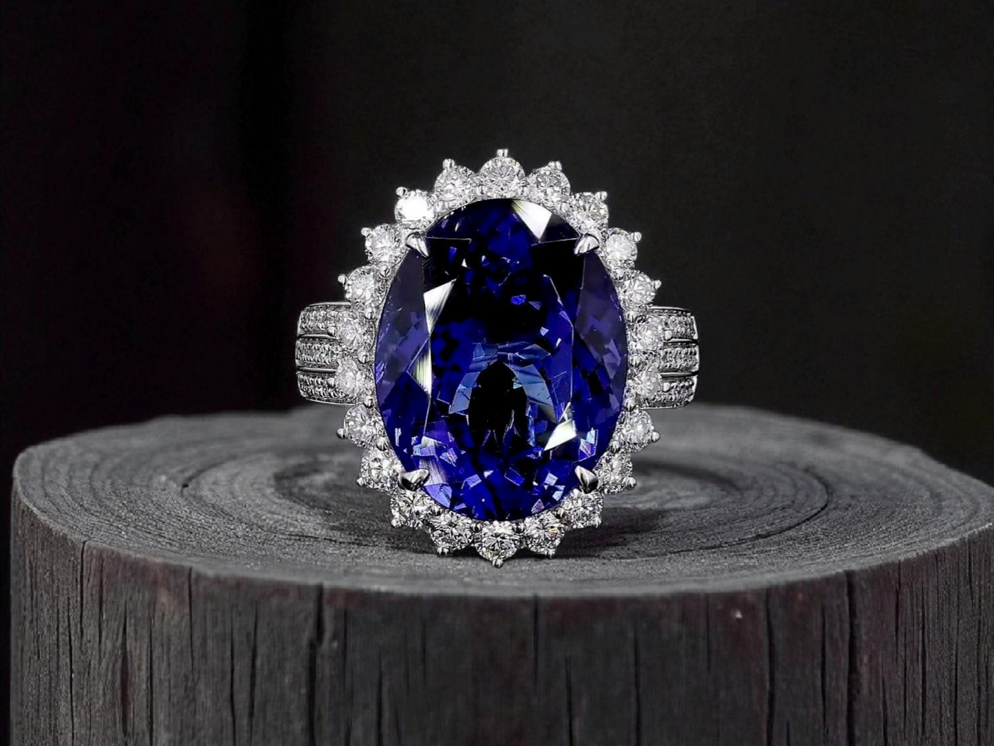 Avellino (13.50 cts.) Tanzanite and Natural Diamonds Ring (with 18K White Gold) -R3955
